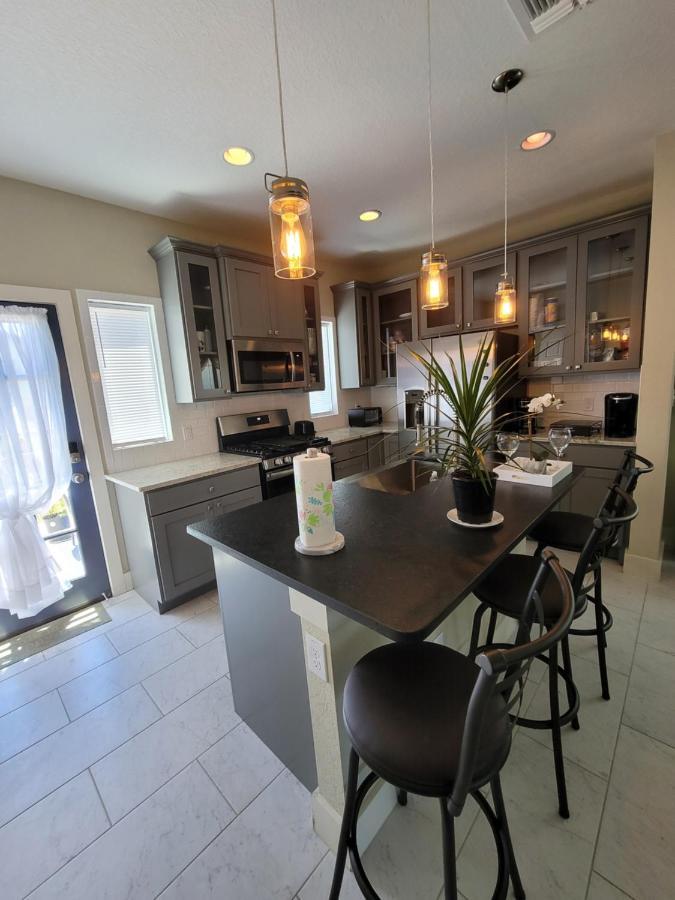 Spacious Townhouse Minutes From Downtown Sa. San Antonio Exterior foto